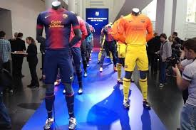 See more ideas about μόδα, φορέματα για το κόκκινο χαλί. Prwtoporiakos Sxediasmos Kai Kitrino Xrwma Stis Nees Emfaniseis Ths Mpartselona Photos Pressaris