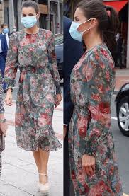 Queen Letizia Wore Green Floral Print Zara Dress To Visit Bilbao In 2020 Zara Dresses Spain Fashion Queen Letizia