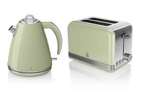 .your kitchen, retro kitchen appliances are one of the biggest ways to influence the final look of your project. Swan Kitchen Appliance Retro Set Green 1 5 Litre Jug Kettle Green Modern 2 Slice Toaster Set Buy Online In Aruba At Aruba Desertcart Com Productid 53685751