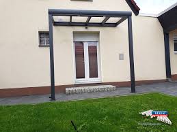 Ein Alu Hausturvordach Der Marke Rexovita Titan 3m X 1 5m In Anthrazit Mit Plexiglas Xt 8mm Massivplatten Hier Wurde Die Hausturvordach Vordach Alu Hausturen