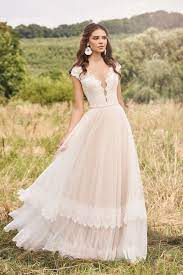 Balance is found in the union of textured details such as hand appliquéd lace and flutters of sheer fabric, evoking a feeling of whimsical. Lillian West Kollektionen Brautboutique