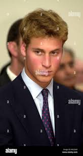 File foto datata 21/09/01 del principe William durante la sua visita in  Scozia su una gita di un giorno con suo padre il Principe di Galles. Il  Duca sfoggiava oggi un nuovo