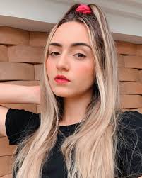 Camilla Rocha é a primeira influenciadora a ter um carro adesivado com sua  marca