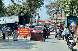 Trước tình hình đó, tỉnh hải dương thay đổi phương thức xét nghiệm không chỉ tại các khu cách ly nữa mà mở rộng ra toàn cộng đồng dân cư tại các từ ngày 14/ 2, lực lượng lấy mẫu gồm hơn 100 người chia ra làm 15 tổ đến tất cả các điểm đang phong tỏa ở 19 xã phường của thành phố chí linh. Ll9uhyoxfl0cim