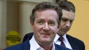 V USA požadují vyhoštění moderátora, zastánce zbraní označil za idiota