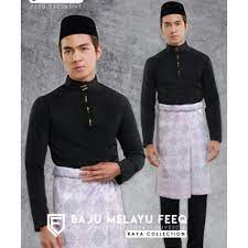 Ia muncul di latar dengan warna seragam dasar yang lembut. 20 Koleski Terbaru Baju Melayu Hitam Slim Fit Lamaz Morradean