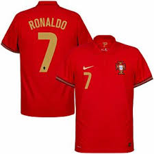 Trikot promis bilder real madrid cristiano ronaldo cristiano ronaldo portugal cr7 ronaldo gareth bale lionel messi real madrid fußball. Cristiano Ronaldo Portugal Und Real Madrid Trikots T Shirts Von Subside Sports