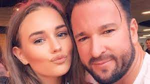 Exklusiv sprechen michael wendler und laura müller mit rtl zum ersten mal über ihre liebe. Altersunterschied Wendlers Laura Sei Ein Vorbild Fur Frauen Promiflash De