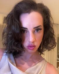 Nicole Krol's Instagram, Twitter & Facebook