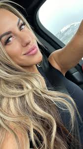 Brooke Waters's Instagram, Twitter & Facebook