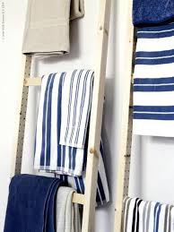 Gavlar Till Bokhyllan Ivar Fungerar Aven Som Handdukshangare Kalvsjon Lisel Och Frajen Handdukar Ikea Inredning Handdukar