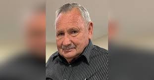 Elliott Roberts's Instagram, Twitter & Facebook