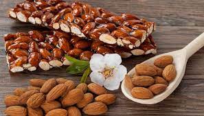 Mettere le nocciole e lo zucchero a velo (che dev'essere metà del peso della frutta secca) in un pentolino. Ricetta Come Caramellare La Frutta Secca Buonissimo