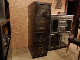 C'est ainsi que nombre de meubles sont pourvus de caractéristiques dissociables. Meuble Strafor Annees 20 4 Tiroirs Geonancy Design