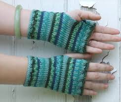 Beautiful fingerless free crochet patterns. 22 Soft Warm Crochet Gloves