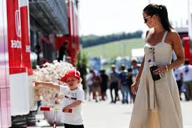 Kimi räikkönen, romain grosjean & sergio perez versichern, dass der nachwuchs sie nicht langsamer. F1 Kimi Raikkonen Exklusiv Mit Vettel Gibt Es Keinen Bullshit Autobild De