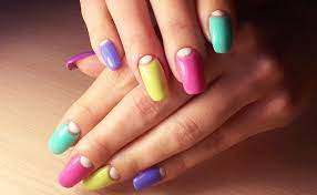 Unhas coloridas viram tendência de beleza entre as famosas; Unhas Multicoloridas 20 Fotos Com Ideias Incriveis Para Voce Copiar