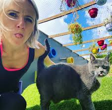 Yeah Naziemah's Cattery sponsored by atFrits is now open!! All the rooms  will be familiar to your cat and of course the cat whisperer Naziemah will  make you cat feel at home!!