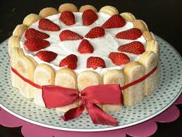 Slikovni rezultat za torta sarlota s jagodama slike