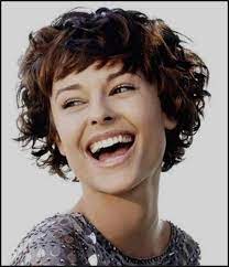 Frisuren 2018 Damen Bob Locken Schon Ideen Kurzhaarfrisuren Locken 2018 Damen Besten Of Frisuren 2018 Kurze Lockige Frisuren Kurzhaarfrisuren Haarschnitt Kurz