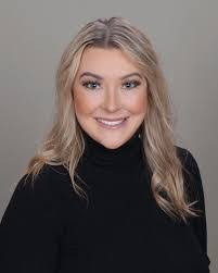 Desiree Holmes's Instagram, Twitter & Facebook