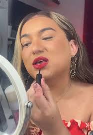 Travesti Andando De Moto