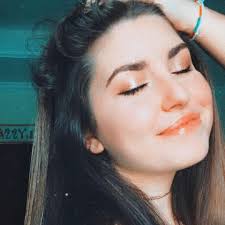 Alyssa Redding's Instagram, Twitter & Facebook