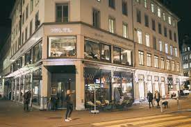Bei hirmer bieten wir ihnen ein reichhaltiges sortiment an erstklassigen hosen. Haus Hiltl Family Owned International Cuisine In Downtown Zurich Zeebalife
