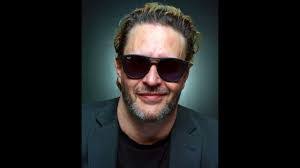 Mark Loop's Instagram, Twitter & Facebook