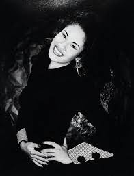 The occasion was selena's first photo shoot for publicity stills. 1994 Promotional Photoshoot Of Selena Y Los Dinos Selena Quintanilla Selena Selena Quintanilla Fashion