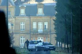 Michel fourniret (born sedan, 4 april 1942) is a french serial killer who confessed, in june and fourniret buried at least two of his victims at his sautou chateau in the late 1980s. Ligonnes Dutroux Fourniret Que Deviennent Les Maisons Du Crime