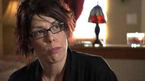 Depuis le départ de son père, il ne supporte plus ses manies, ses goûts, sa. Mere De Romy Et Norah Je Voudrais La Prendre Dans Mes Bras La Serrer Jdq