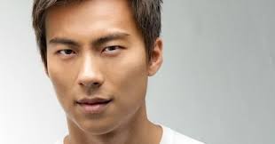 Who's Reading TMI: Singapore actor/singer Nat Ho