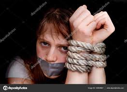 Tali terikat tangan wanita disalahgunakan terisolasi di atas hitam — Foto  Stok © andriano_cz #144628621