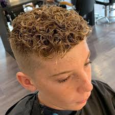 men s hair haircuts fade haircuts short medium long buzzed side part long top short sides hair s lockige mannerfrisuren haar styling lockige frisuren