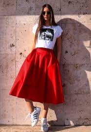 Baju atasan wanita blouse peplum warna merah maroon modis sumber : Cerah Bersemangat Intip 7 Inspirasi Outfit Warna Merah Untuk Tampil Stylish Di Keseharian Ini