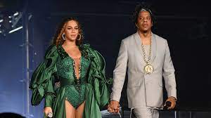 Just genuinely curious and another case for her dark brownish/black hair color this is when she was a kid and had a lot of black. Beyonce S Dark Hair Made A Rare Appearance At Global Citizen Fest Stylecaster