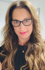 Marisa Mckenzie's Instagram, Twitter & Facebook