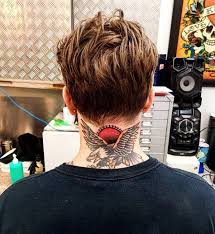 113 Tatuajes Para La Nuca O Detras De La Oreja Hay tatuajes que empieza en la nuca y siguen hacia abajo (hacia la espalda). tatuajes para la nuca o detras de la oreja