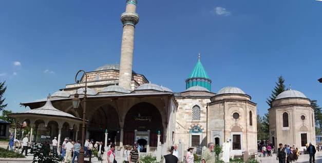Mevlana Müzesi ve Türbesi (Kubbe-i Hadra)