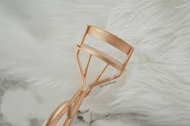 How to choose the best eyelash curler? Tweezerman Rose Gold Classic Lash Curler Review Before After Spill The Beauty