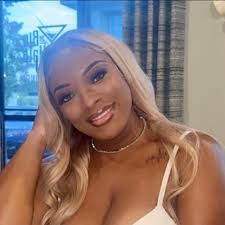 Jessica Glenn's Instagram, Twitter & Facebook