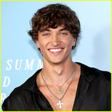 Jessica Szohr & Daniel Grunwald: Rainy Date at The Grove!