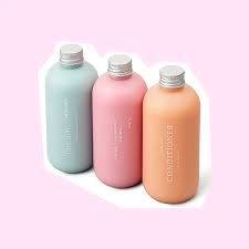 If you have fine hair, you'll know from experience that the smallest amount of oil can leave your scalp and tresses looking and feeling greasy, so it's important that you cleanse it properly. How To Care For Fine Hair Like A Pro F Y I