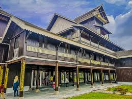 Kampung buyau, 71550 seri menanti, negeri sembilan, malaysia. Sejarah Istana Lama Seri Menanti Istana Lama Seri Menanti Berhantu Today The Palace Has Been Turned Into A Royal Museum Feety