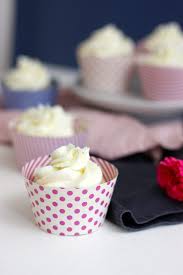 Von der gut gewaschenen orange mit einem zesten reißer dünne streifen reißen oder die schale (ohne das weiße) in dünner streifen. Dubistzucker Zuckerreduzierte Apfel Muffins Mit Frischkase Frosting