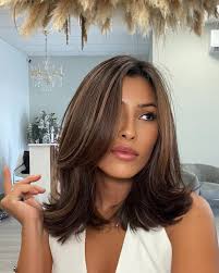 ✨ Chanel rubio espectacular con raíces esfumadas y puntas súper luminosas.  ¡El equilibrio perfecto entre estilo y naturalidad! 🌟 Ideal para quienes  buscan un look moderno, fresco y lleno de luz. ¿Te