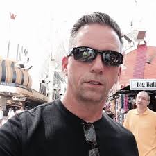 Curt Erickson (@curtandsandi)