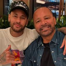 Pai nega aposentadoria de Neymar na seleção e diz: 'Copa é daqui 4 anos'