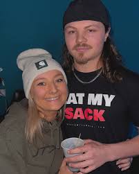 how are you supposed to fit a million feelings in 3 short words? 🖤 •